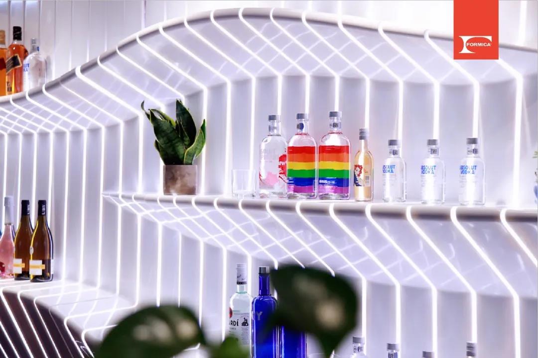 潔菌樹脂板是一種自潔良好的墻面板材！
